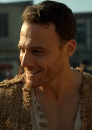 Первый трейлер турецкого «Холопа» с Керемом Бюрсином